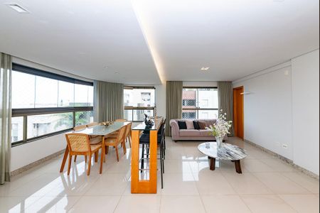 Apartamento à venda com 150m², 4 quartos e 3 vagas Apartamento à venda com 150m², 4 quartos e 3 vagasSala