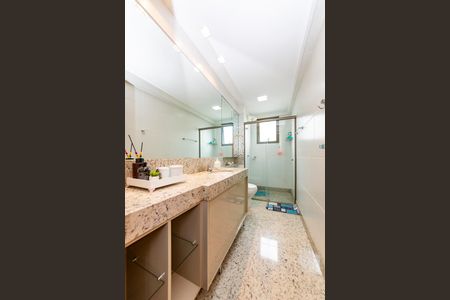 Apartamento à venda com 150m², 4 quartos e 3 vagas Apartamento à venda com 150m², 4 quartos e 3 vagasBanheiro da Suíte 2