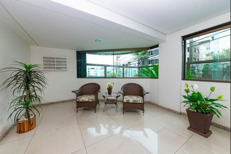 Apartamento à venda com 150m², 4 quartos e 3 vagas Apartamento à venda com 150m², 4 quartos e 3 vagasHall de entrada