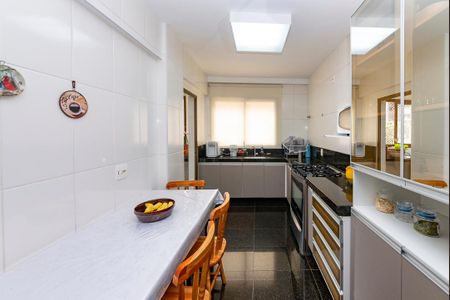 Apartamento à venda com 150m², 4 quartos e 3 vagas Apartamento à venda com 150m², 4 quartos e 3 vagasCozinha