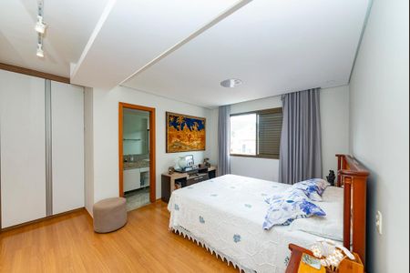 Apartamento à venda com 150m², 4 quartos e 3 vagas Apartamento à venda com 150m², 4 quartos e 3 vagasSuíte 1