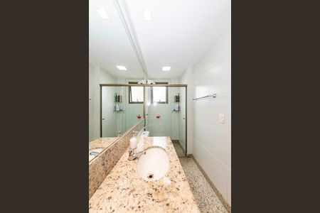 Apartamento à venda com 150m², 4 quartos e 3 vagas Apartamento à venda com 150m², 4 quartos e 3 vagasBanheiro da Suíte 1