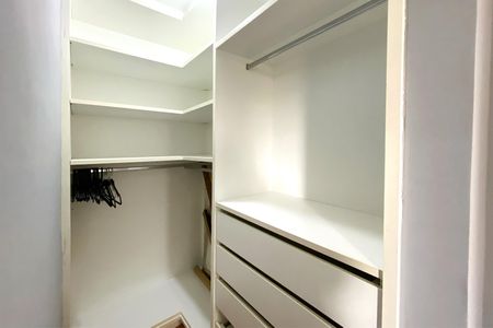 Apartamento para alugar com 185m², 2 quartos e 2 vagas Apartamento para alugar com 185m², 2 quartos e 2 vagasCloset da suíte