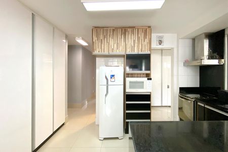 Apartamento para alugar com 185m², 2 quartos e 2 vagas Apartamento para alugar com 185m², 2 quartos e 2 vagasCozinha