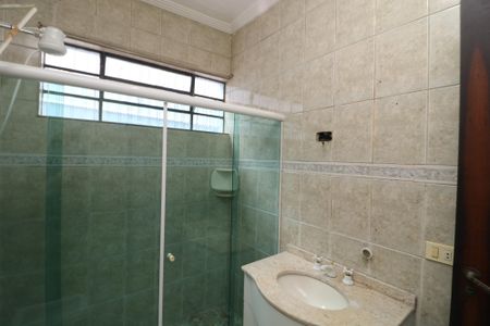 Casa à venda com 230m², 3 quartos e 1 vagaBanheiro 2