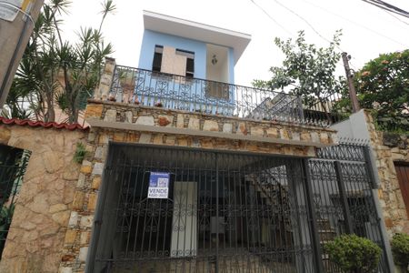 Casa à venda com 230m², 3 quartos e 1 vagaFachada