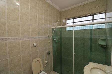 Casa à venda com 230m², 3 quartos e 1 vagaBanheiro 2