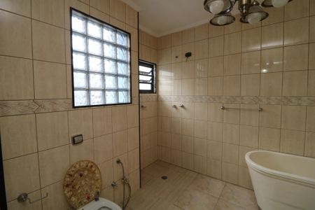 Casa à venda com 230m², 3 quartos e 1 vagaBanheiro da Suíte