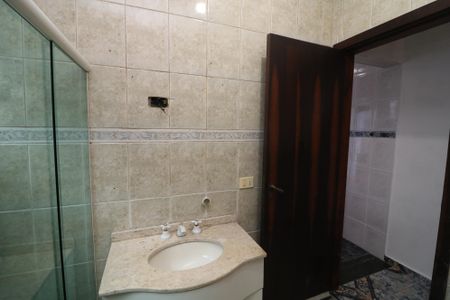 Casa à venda com 230m², 3 quartos e 1 vagaBanheiro 2