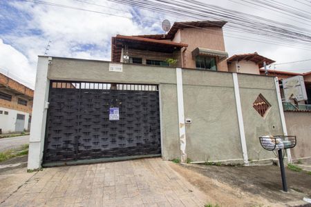 Casa à venda com 138m², 4 quartos e 1 vagaFachada