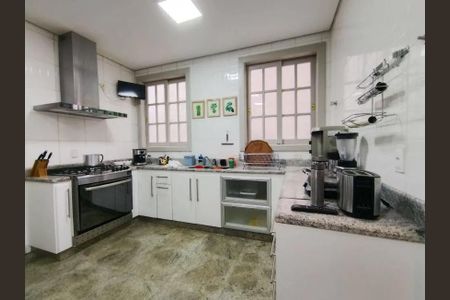 Casa para alugar com 400m², 4 quartos e 4 vagas