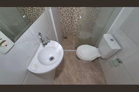 Casa para alugar com 70m², 2 quartos e 1 vaga Casa para alugar com 70m², 2 quartos e 1 vagaBanheiro da suíte