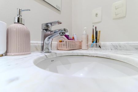 Apartamento à venda com 74m², 3 quartos e 2 vagasBanheiro da Suíte