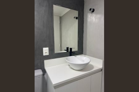BANHEIRO de apartamento à venda com 2 quartos, 56m² em Vila Bertioga, São Paulo