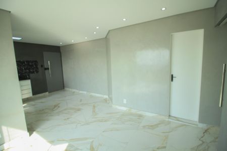Sala de apartamento à venda com 2 quartos, 53m² em Vila Bertioga, São Paulo