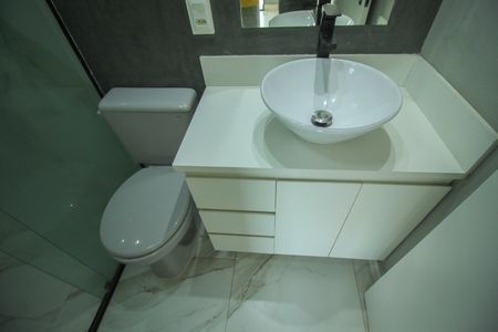 Apartamento à venda com 53m², 2 quartos e 2 vagas Apartamento à venda com 53m², 2 quartos e 2 vagasBanheiro social