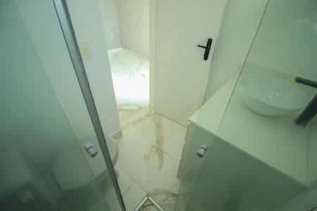 Apartamento à venda com 53m², 2 quartos e 2 vagas Apartamento à venda com 53m², 2 quartos e 2 vagasBanheiro da Suíte