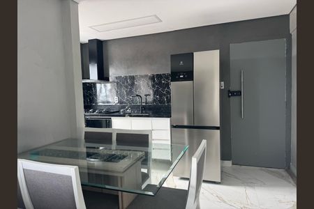COZINHA de apartamento à venda com 2 quartos, 56m² em Vila Bertioga, São Paulo