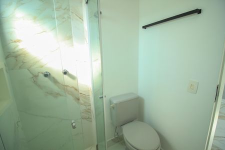 Banheiro da Suíte de apartamento à venda com 2 quartos, 53m² em Vila Bertioga, São Paulo