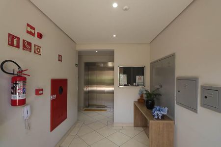 Apartamento à venda com 53m², 2 quartos e 1 vaga Apartamento à venda com 53m², 2 quartos e 1 vagaHall