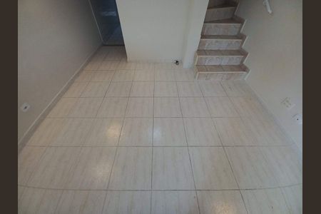 Sala de casa de condomínio para alugar com 2 quartos, 56m² em Jardim Bela Vista, Mogi das Cruzes