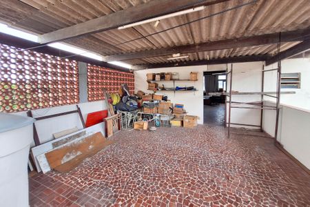 Casa à venda com 250m², 4 quartos e 2 vagas Casa à venda com 250m², 4 quartos e 2 vagasTerraço