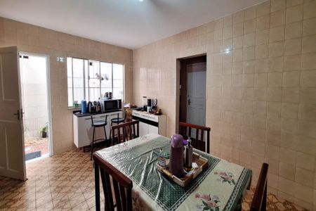 Casa à venda com 250m², 4 quartos e 2 vagas Casa à venda com 250m², 4 quartos e 2 vagasCopa