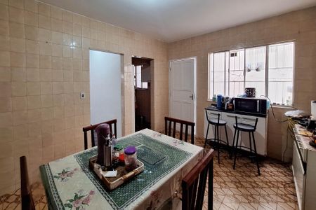 Casa à venda com 250m², 4 quartos e 2 vagas Casa à venda com 250m², 4 quartos e 2 vagasCopa