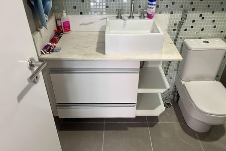 Banheiro da Suíte 2 de apartamento para alugar com 2 quartos, 96m² em Boqueirão, Santos