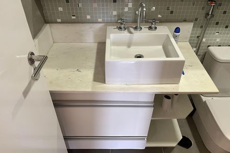 Apartamento para alugar com 96m², 2 quartos e 2 vagas Apartamento para alugar com 96m², 2 quartos e 2 vagasBanheiro da Suíte 1