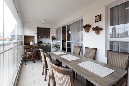 Apartamento à venda com 126m², 3 quartos e 2 vagas Apartamento à venda com 126m², 3 quartos e 2 vagasVaranda