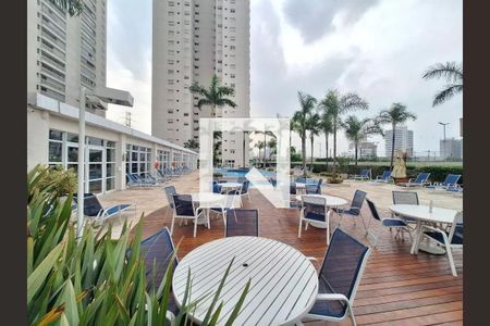 Apartamento à venda com 126m², 3 quartos e 2 vagas Apartamento à venda com 126m², 3 quartos e 2 vagasPiscina