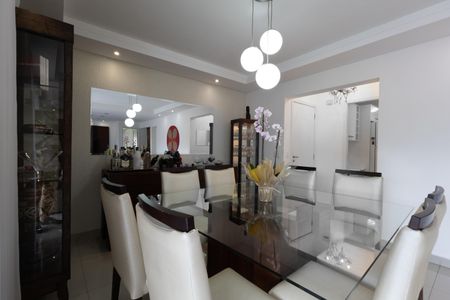 Apartamento à venda com 126m², 3 quartos e 2 vagas Apartamento à venda com 126m², 3 quartos e 2 vagasSala