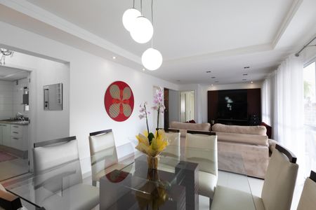 Apartamento à venda com 126m², 3 quartos e 2 vagas Apartamento à venda com 126m², 3 quartos e 2 vagasSala