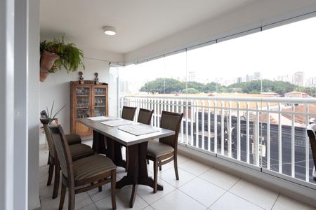 Apartamento à venda com 126m², 3 quartos e 2 vagas Apartamento à venda com 126m², 3 quartos e 2 vagasVaranda