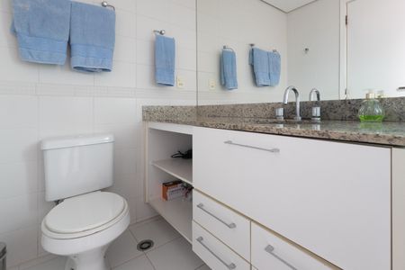Apartamento à venda com 126m², 3 quartos e 2 vagas Apartamento à venda com 126m², 3 quartos e 2 vagasQuarto 1 - Banheiro da Suite