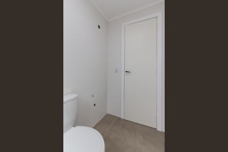 Banheiro de apartamento à venda com 1 quarto, 42m² em Santo Antônio, Porto Alegre