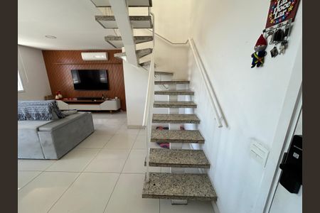 Apartamento à venda com 138m², 2 quartos e 1 vagaEscada