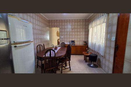 Casa à venda com 196m², 3 quartos e 2 vagasCozinha 