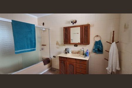 Casa à venda com 196m², 3 quartos e 2 vagasBanheiro Suíte 