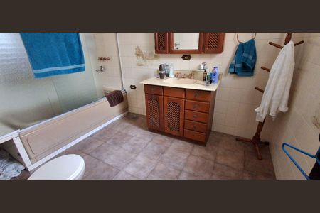 Casa à venda com 196m², 3 quartos e 2 vagasBanheiro Suíte 