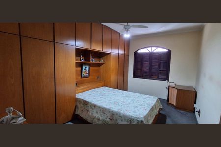 Casa à venda com 196m², 3 quartos e 2 vagasSuíte 
