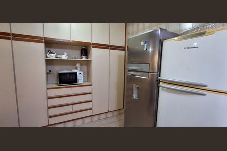 Casa à venda com 196m², 3 quartos e 2 vagasCozinha 