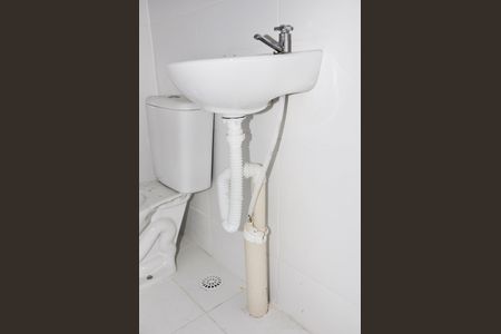 Apartamento para alugar com 32m², 2 quartos e sem vaga Apartamento para alugar com 32m², 2 quartos e sem vagaDetalhe - Banheiro Social