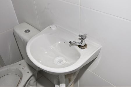 Apartamento para alugar com 32m², 2 quartos e sem vaga Apartamento para alugar com 32m², 2 quartos e sem vagaDetalhe - Banheiro Social