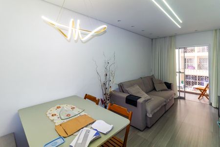 Sala de apartamento para alugar com 2 quartos, 60m² em Parque Tomas Saraiva, São Paulo