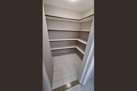 Apartamento para alugar com 200m², 3 quartos e 3 vagas