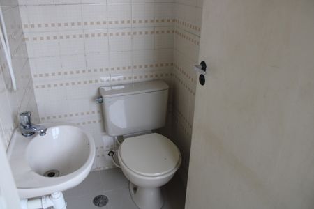 Apartamento à venda com 90m², 3 quartos e 2 vagasBanheiro da área de serviço