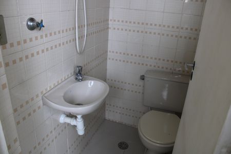 Apartamento à venda com 90m², 3 quartos e 2 vagasBanheiro da área de serviço