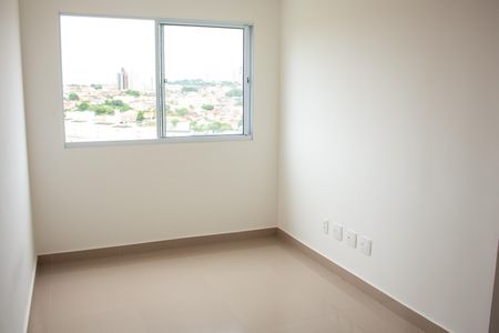 Apartamento para alugar com 2 quartos, 44m² em Vila Satúrnia, Campinas